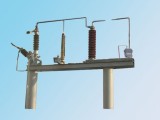 WF-ZJB型變壓器中性點間隙接地保護裝置專用于110KV、220KV、330KV、500KV電力變壓器中性點，以實現(xiàn)中性點接地或不接地兩種不同的運行方式而設(shè)計的，從而避免變壓器中性點因受雷電沖擊和故障引起電壓升高、對變壓器絕緣造成損害。此產(chǎn)品可以廣泛應(yīng)用于電力、冶金、化工、煤炭行業(yè)。